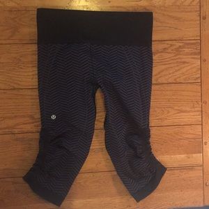 Lululemon Athletica Size 8 Ruched Cropped Leggings